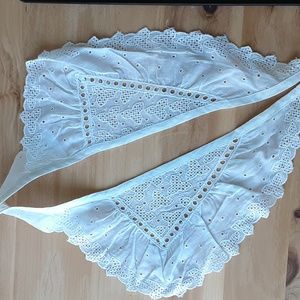Vintage Women's White 1-PC Ruffled Collar Cutout Floral Pattern 28"